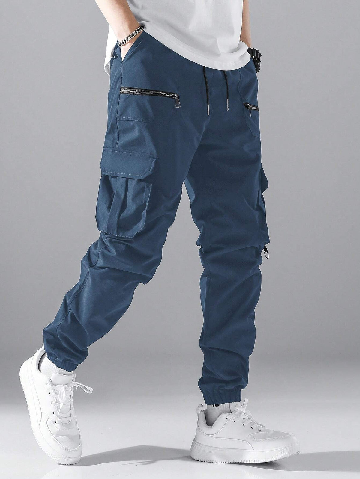 Manfinity Hypemode Loose Fit Men'S Cargo Pants with Flap Pockets, Side Drawstring and Elastic Waist, for Fall