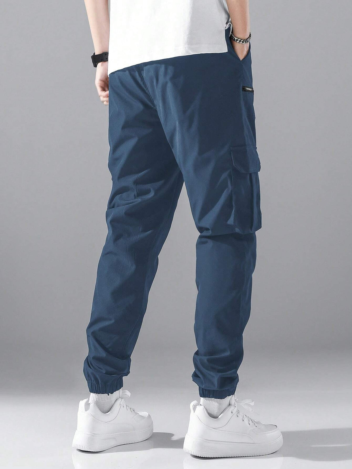 Manfinity Hypemode Loose Fit Men'S Cargo Pants with Flap Pockets, Side Drawstring and Elastic Waist, for Fall