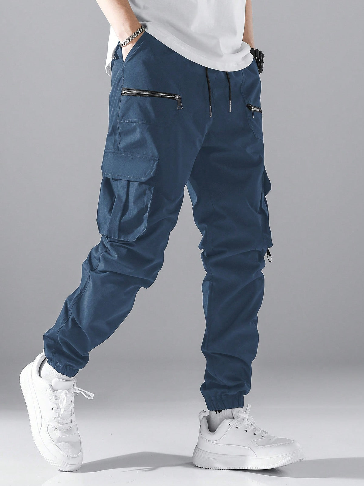 Manfinity Hypemode Loose Fit Men'S Cargo Pants with Flap Pockets, Side Drawstring and Elastic Waist, for Fall